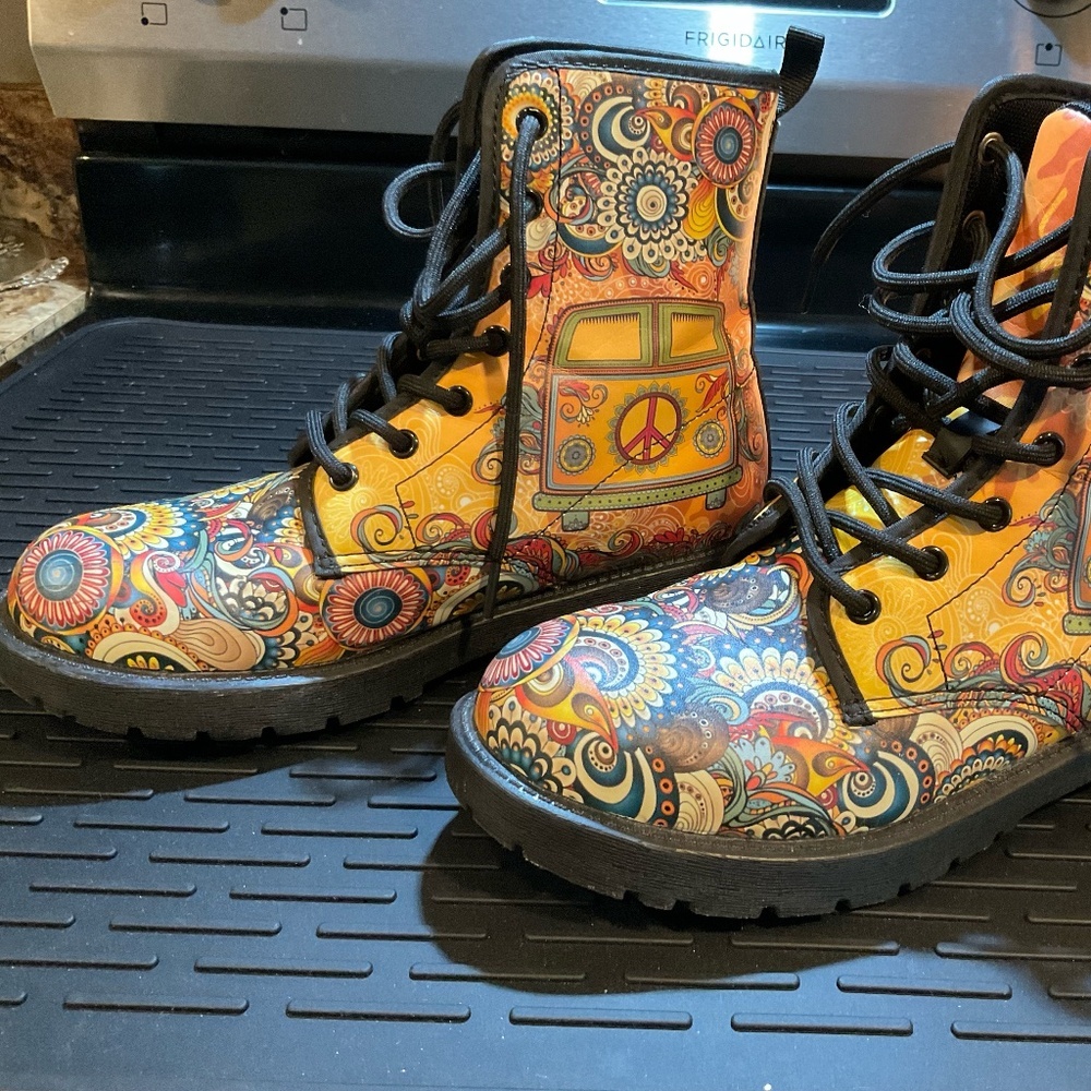 Yes We Vibe Colorful Hippie Van Boots, Size 6, Excellent Condition - Picture 8 of 11